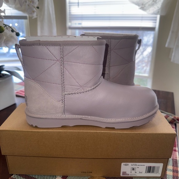 UGG Kids Classic Mini Pearlized boots size 6 new - Picture 4 of 9